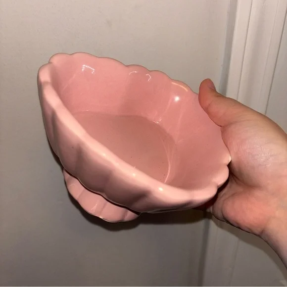 Pink Heart Shaped Scalloped Pedestal Ceramic Bowl - Picture 7 of 16